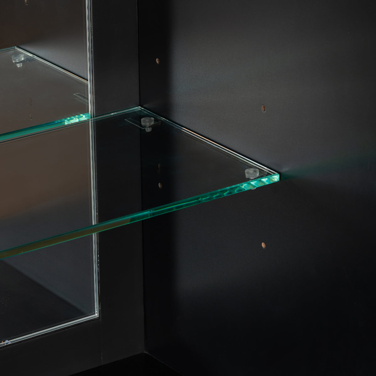 variant-group:rf-n711wy000539aab|Roomfitters Modern Black Fluted 4-Door Tall Wine Bar Storage Cabinet, Glass Display Rack, Built-In LED Lighting